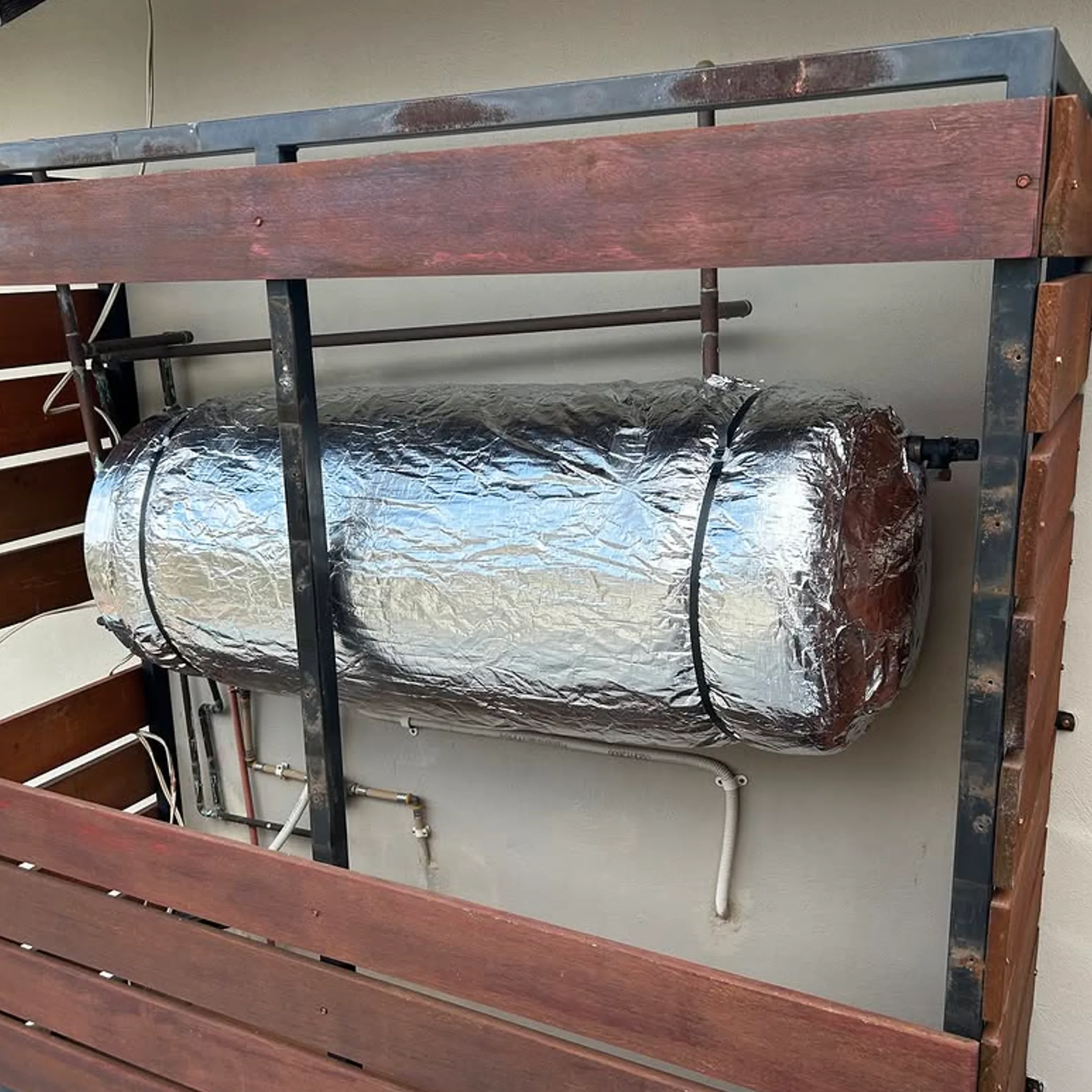 insulated hot water geyser